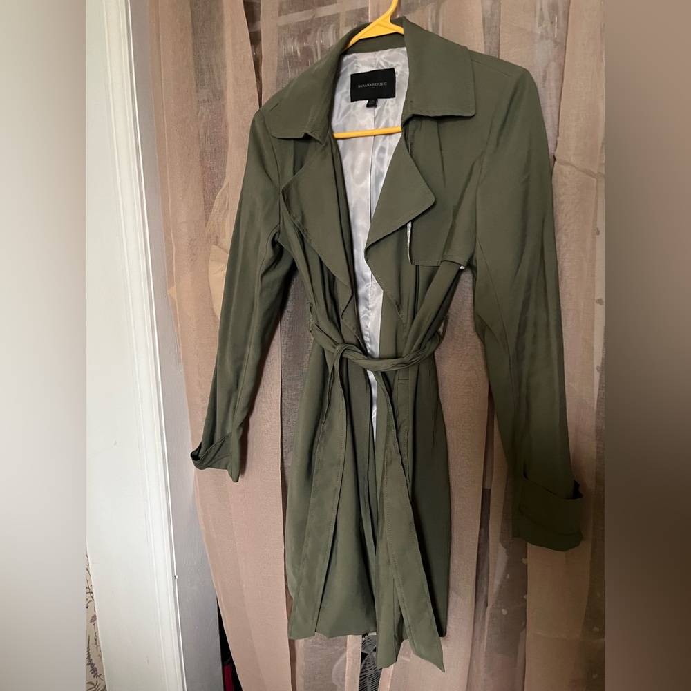 Banana Republic Trench Coat army green size xs neutral rain water resistant